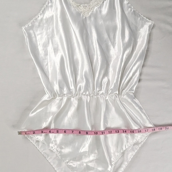 VTG White Lace Trim Satin Teddy Cinch Waist Romper - Picture 5 of 10